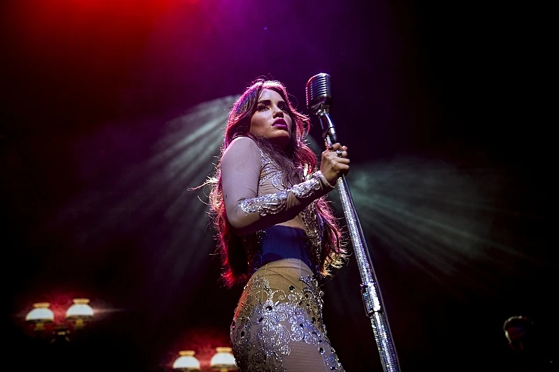 הזמרת לאלי אספוסיטו בהופעתה הקודמת בישראל