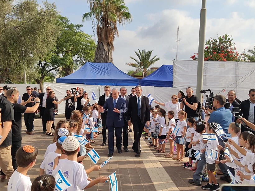 ראש הממשלה נתניהו ושר החינוך פרץ בפתיחת שנת הלימודים