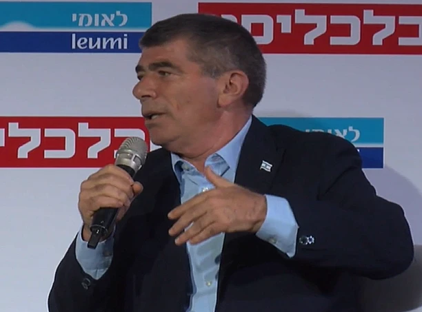 גבי אשכנזי, אשכנזי, כחול לבן