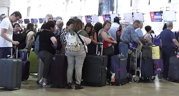 נתב''ג עמוס בספטמבר