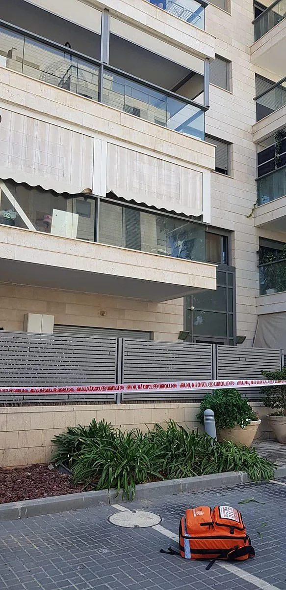 הבניין ביבנה ממנו נפל הילד