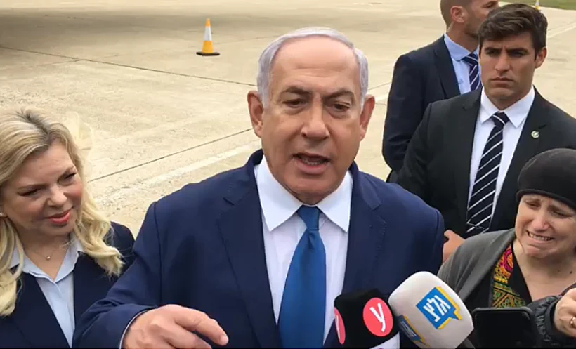 ראש הממשלה בנימין נתניהו לפני ההמראה חזרה מלונדון
