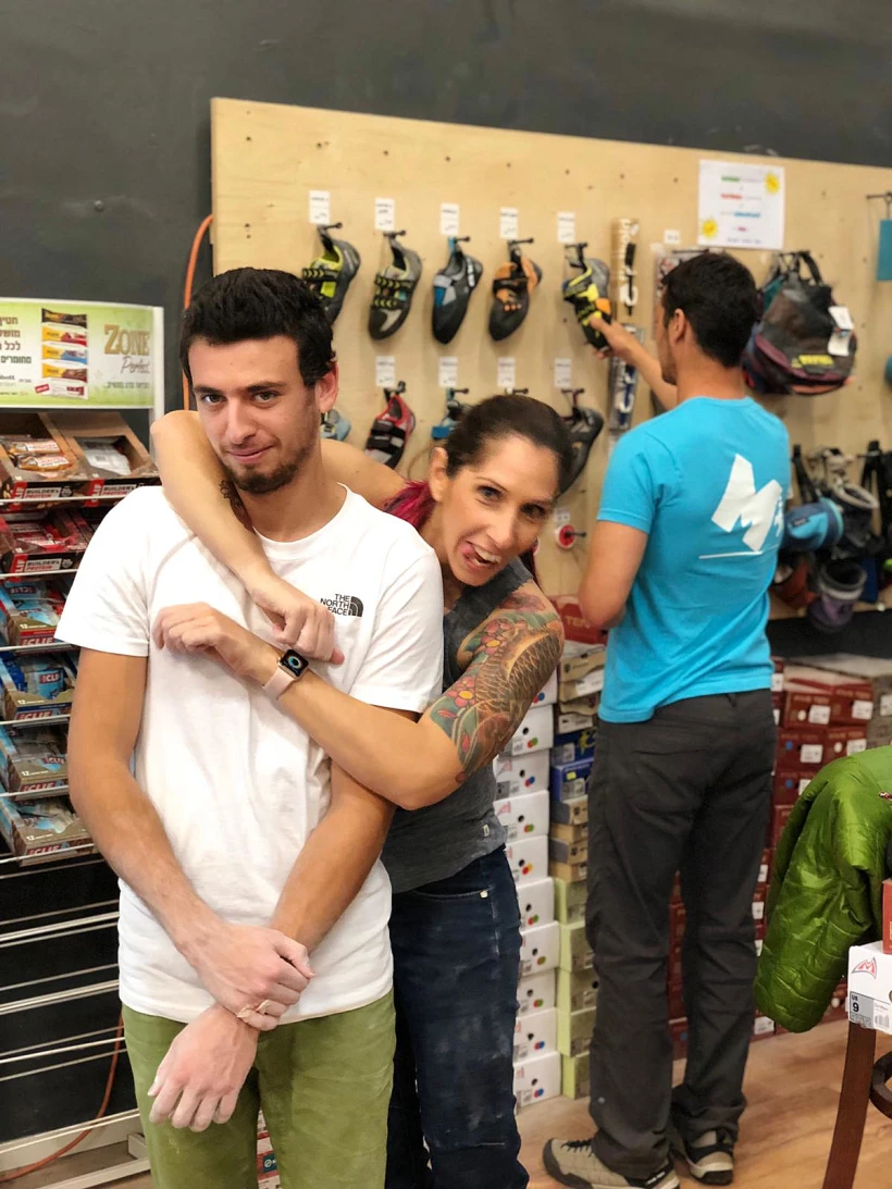 סוף אדלר, בן 22 נהרג במהלך טיפוס על מצוק רודיאר שבספרד