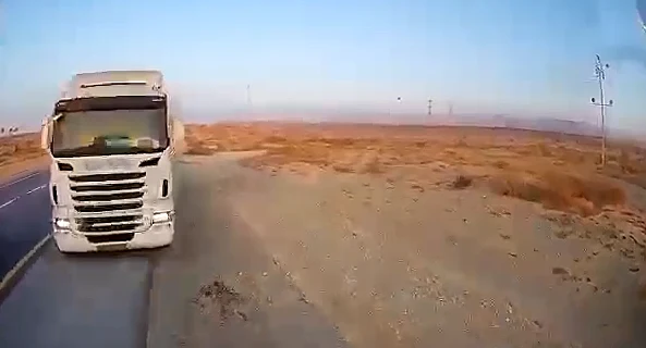 המשאית רגע לפני שנפגעה