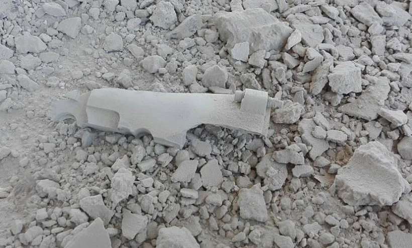 שרידי הטילים שפגעו באתר שהופצץ בפרברי חלב