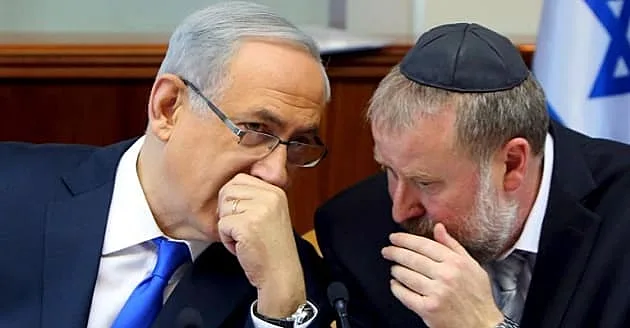 נתניהו ומנדלבליט בישיבת ממשלה | רויטרס