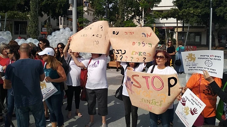 עצרת מחאה נגד אלימות כלפי נשים בכיכר דיזנגוף