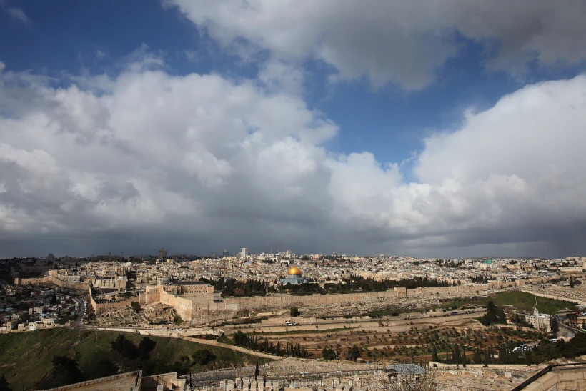 עננים מעל ירושלים