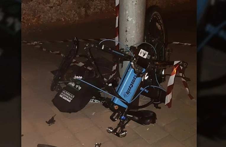 האופניים החשמליים לאחר תאונת הדרכים בשדרות רוקח