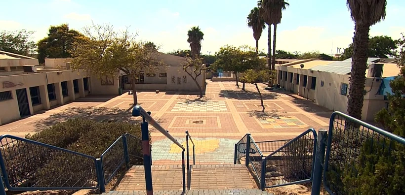 חצר בית הספר בו היה אירוע אלימות בין תלמידים