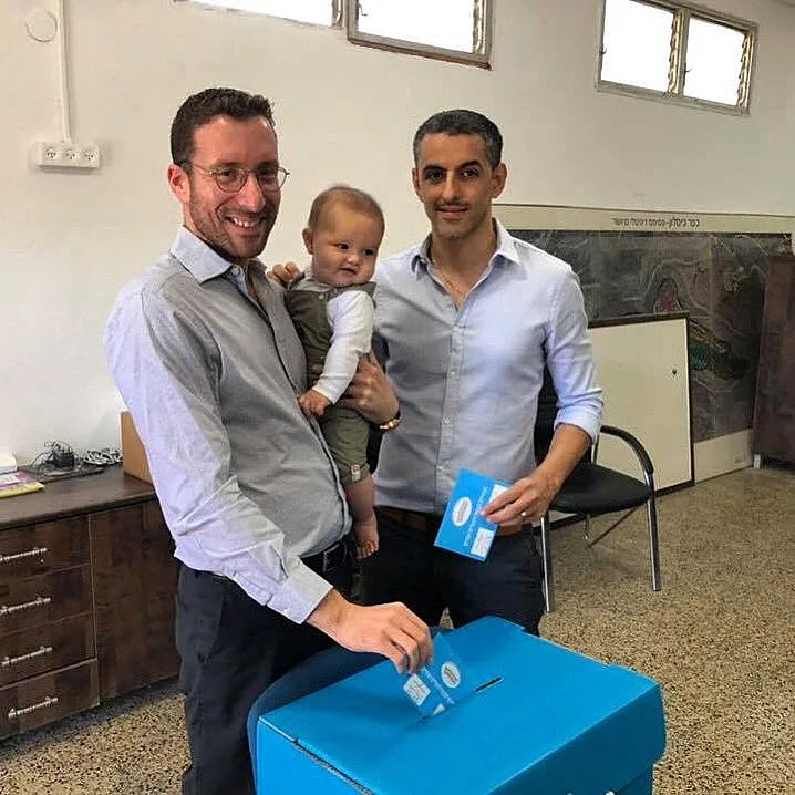 איציק שמולי מממש את זכות הבחירה