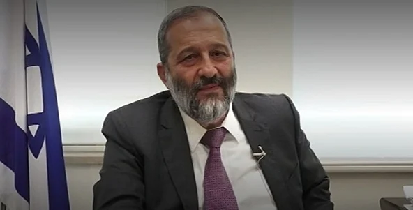 שינה מדיניות. שר הפנים אריה דרעי