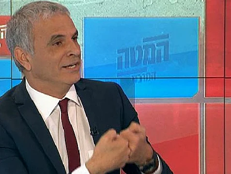 משה כחלון במטה המרכזי