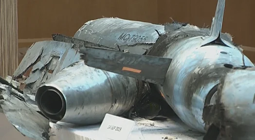 חלקים של מל''טים במסיבת עיתונאים בסעודיה