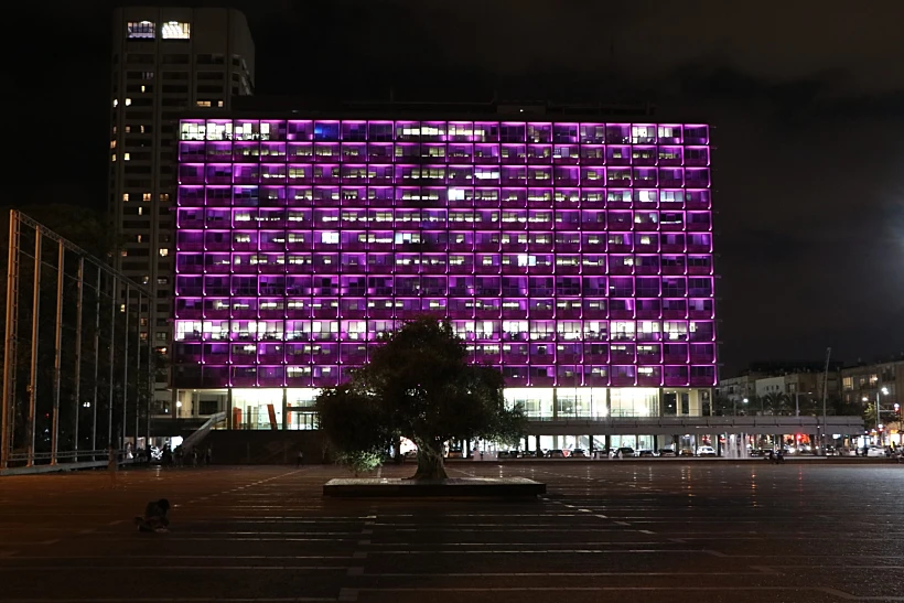 עיריית תל אביב מציינת חודש מודעות לסרטן השד