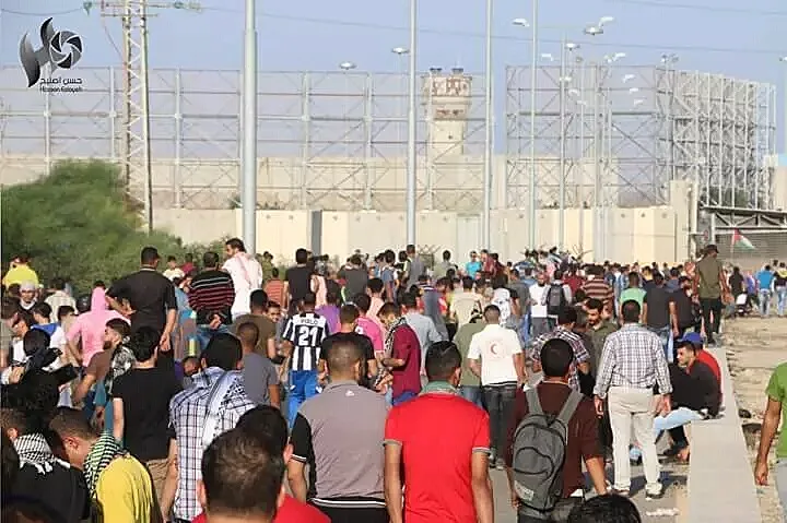 מפגינים פלסטינים במעבר ארז שבגבול עזה