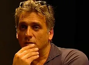 ליאור אשכנזי בהצגה