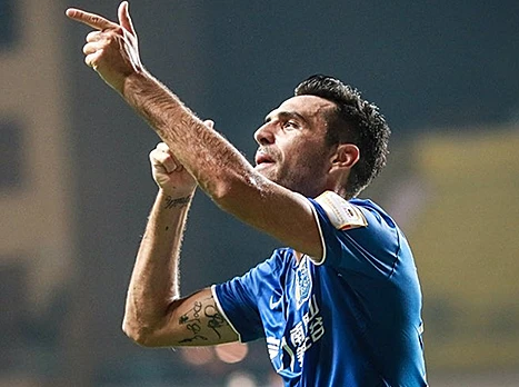 ערן זהבי במדי גוואנגז'ו R&F בדרבי הראשון שלו מול גוואנגז'ו אברגרנדה