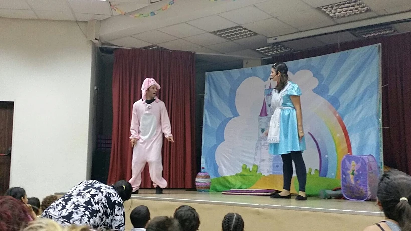 הצגה בשכונה חולון