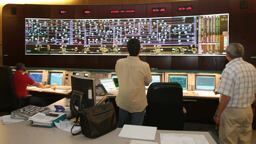 חדר בקרה בחברת החשמל