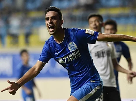 ערן זהבי חוגג במדי גוואנגז'ו