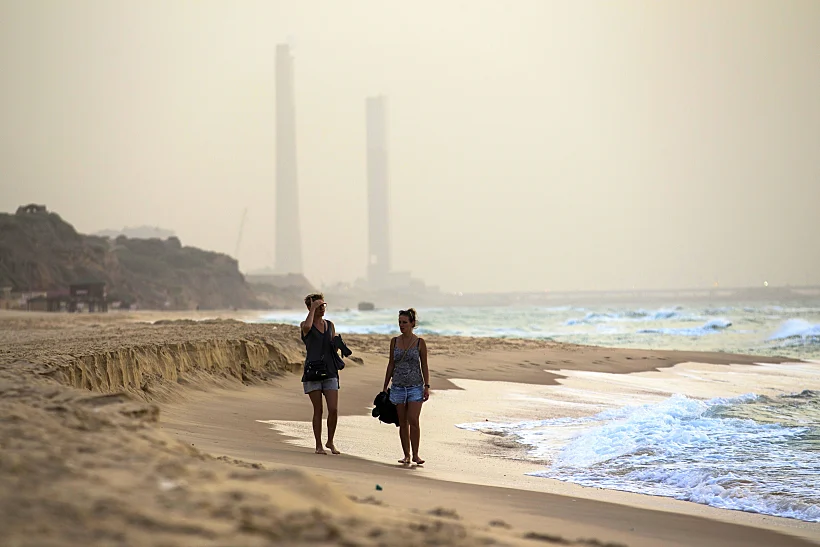 אובך בחוף הים באשקלון