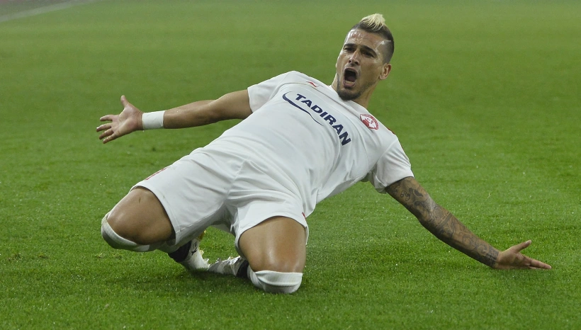 מאור בוזגלו, שחקן הפועל באר שבע, לאחר שכבש שער במשחק הליגה האירופית