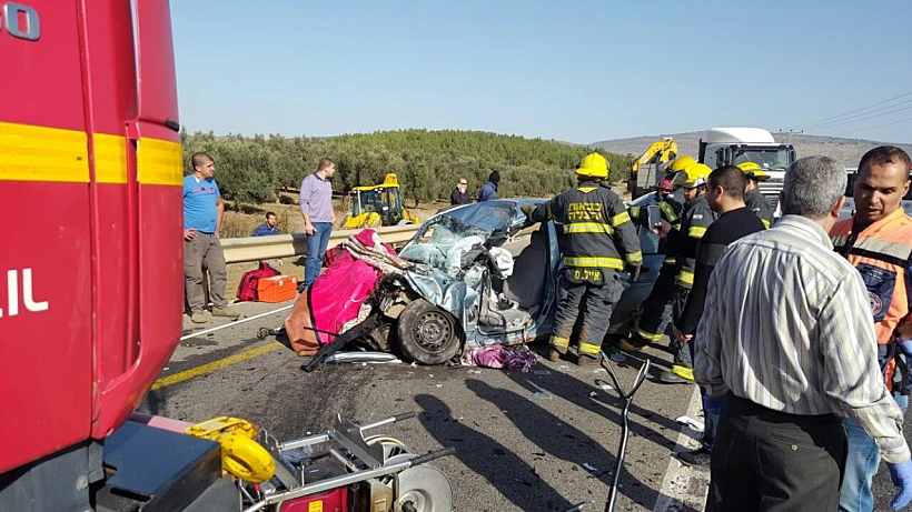 תאונה בין משאית לרכב פרטי סמוך למחלף המוביל