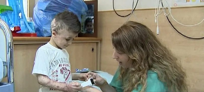 האחות איילת חרמון ואחמד דוואבשה בבית החולים שיב