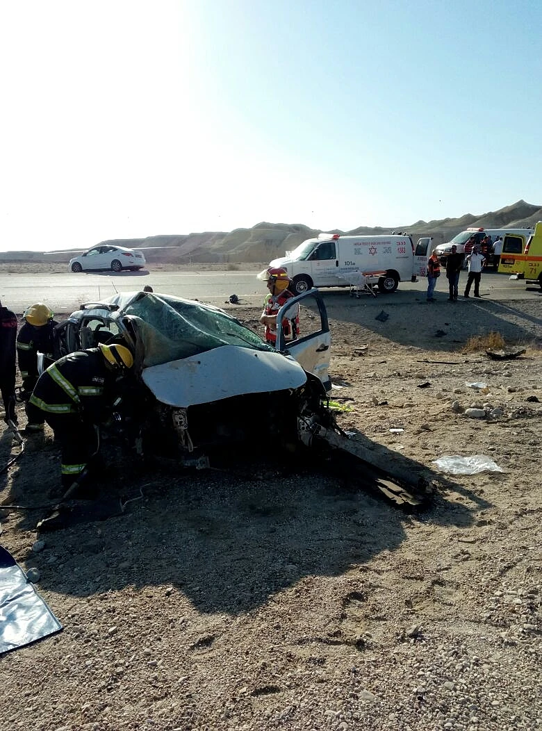 רכב שהתרסק בתאונת דרכים בכביש 90