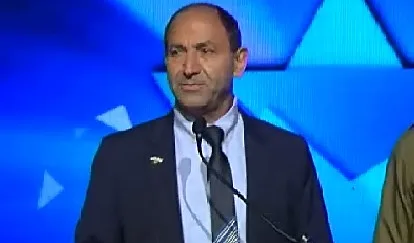 איש העסקים רמי לוי בטקס הדלקת המשואות