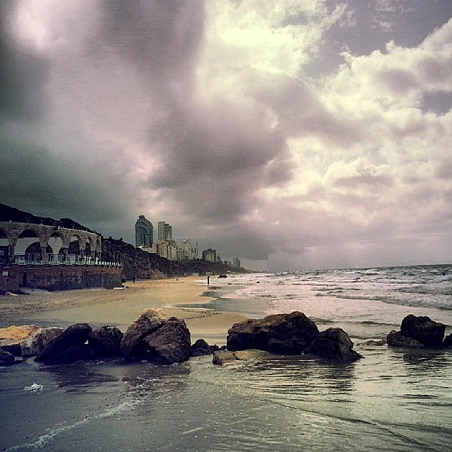 גשם בים בנתניה