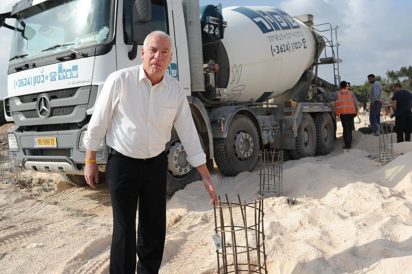 שר הבינוי והשיכון, אורי אריאל