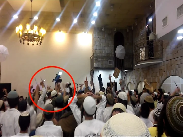 חוגגים בחתונת ימין קיצוני עם כלי נשק