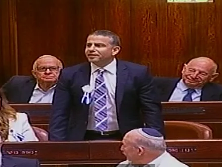 ינון מגל בהשבעתו לכנסת