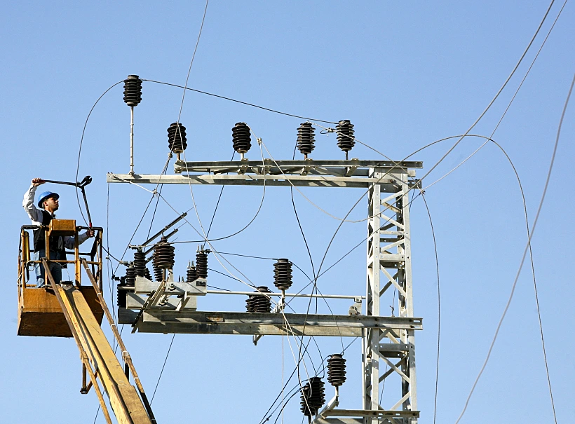 תיקון עמודי חשמל