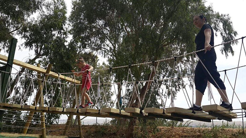 מטיילים בפארק אינדי פארק