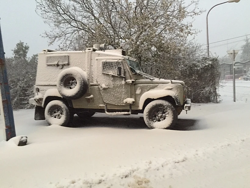 רכב מכוסה בשלג בחרמון