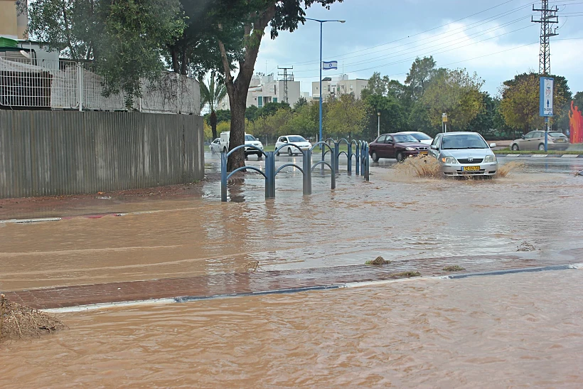 הצפות באשקלון בעקבות מזג האוויר הסוער