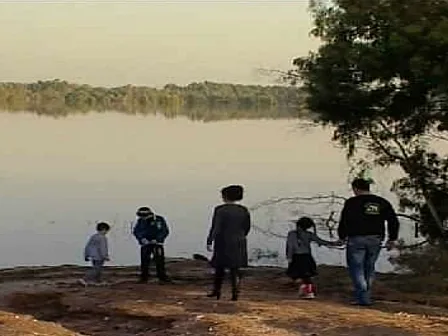 מטיילים במאגר שקמה בדרום