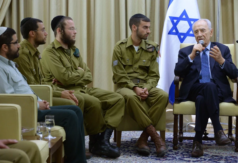 הנשיא פרס במפגש עם חיילים חרדים