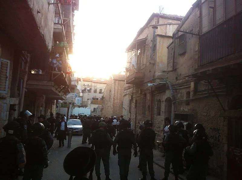 חרדים תקפו חייל במאה שערים