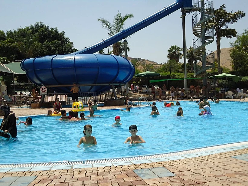 בריכה בחמת גדר