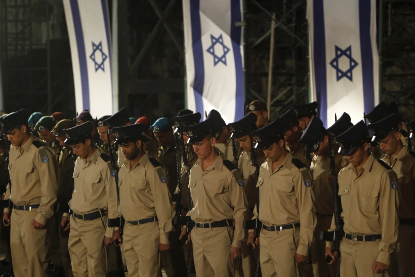 חיילים בטקס יום הזכרון לחללי צה''ל
