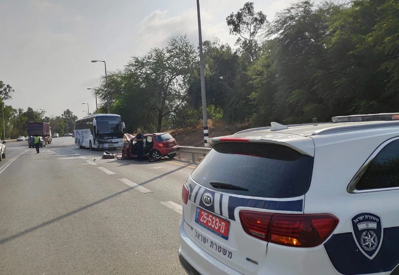 זירת תאונת הדרכים בין אוטובוס ורכב פרטי, בכביש 232 סמוך לחלץ