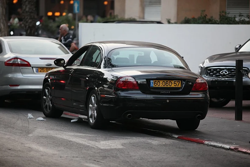 צביקה פיק- חנה במקום אסור