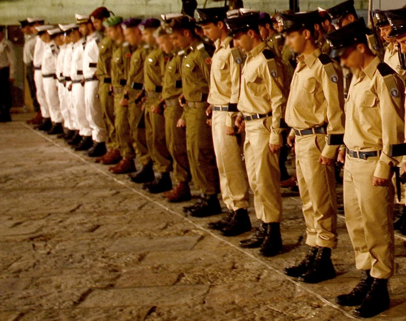 חיילים בטקס יום הזיכרון