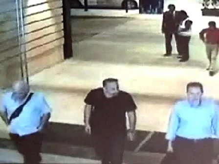 המחסלים של מחמוד אל-מבחוח כפי שנראו בקלטת תיעוד החיסול