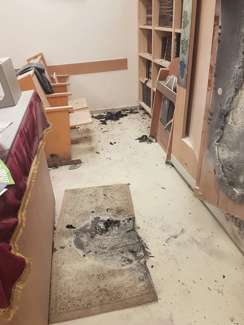 ארונות קודש שהוצתו בבתי כנסת באזור המרכז