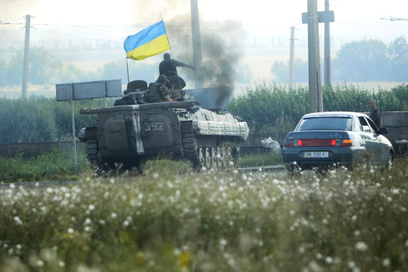 נגמ''ש של צבא אוקראינה ליד דונייצק